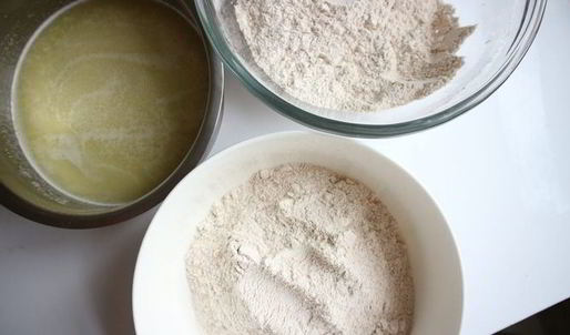 бургер с креветками и голубым сыром