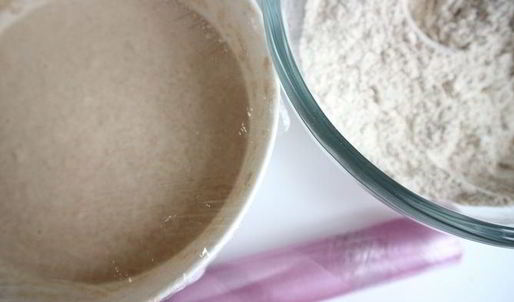 бургер с креветками и голубым сыром