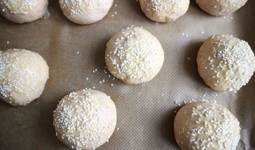 бургер с креветками и голубым сыром