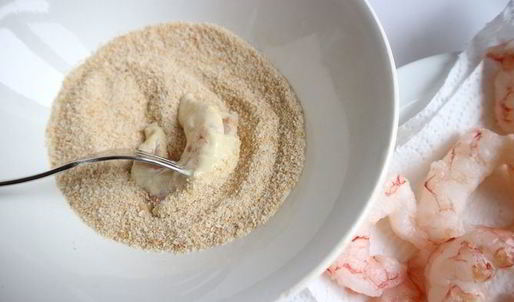 бургер с креветками и голубым сыром