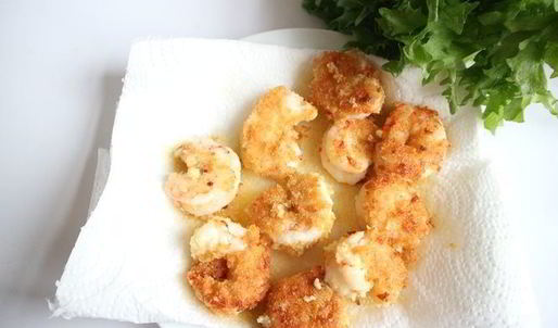 бургер с креветками и голубым сыром