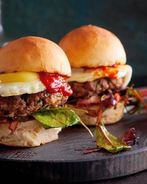 Бургер с рубленым козленком