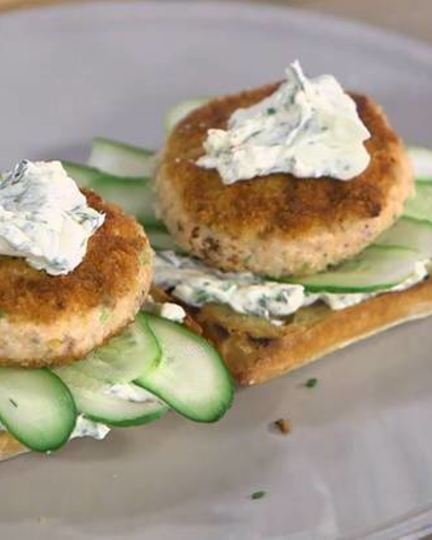 Рецепт бургеров с семгой и огурцом