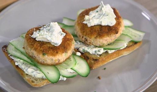 бургеры с семгой и огурцом