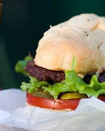 Рецепт домашних гамбургеров с соусом табаско