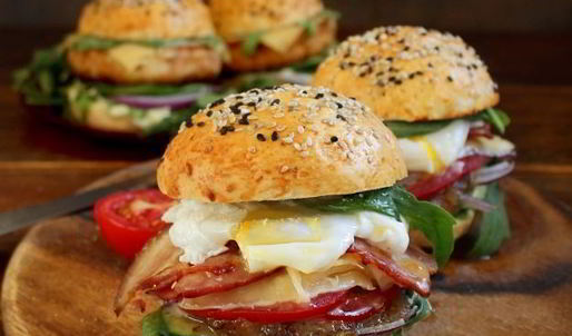 дрожжевые булочки с кунжутом для домашних бургеров