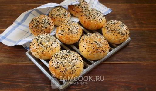 дрожжевые булочки с кунжутом для домашних бургеров