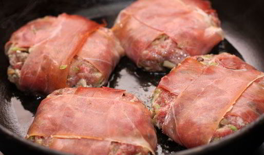 гамбургер с белыми грибами