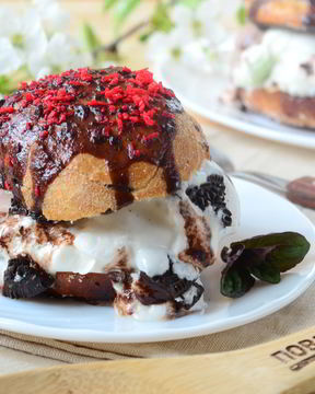 Королевский бургер с мороженым