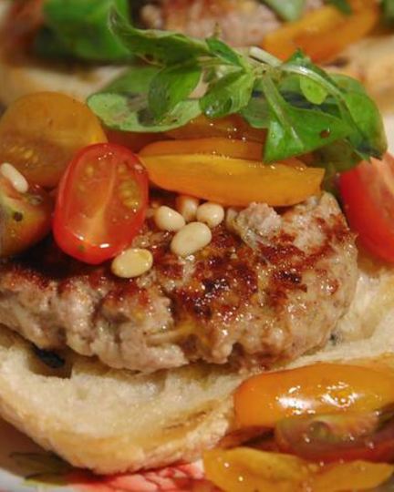 Рецепт открытого сицилийского бургера с помидорами