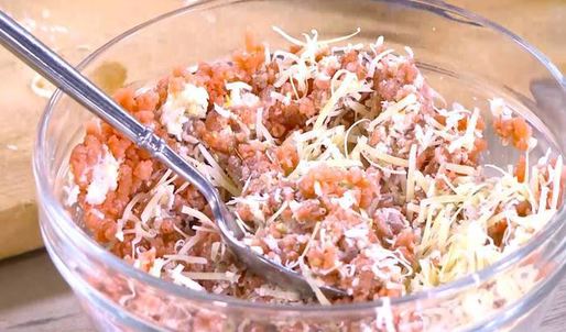 открытый сицилийский бургер с помидорами