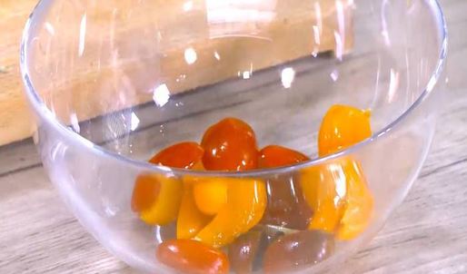 открытый сицилийский бургер с помидорами