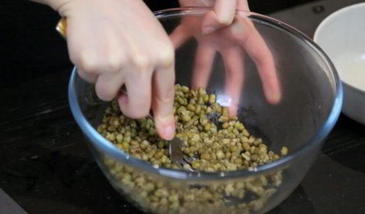 вегетарианский бургер с котлетой из маша