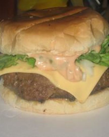 Рецепт вкусного гамбургера с хреном и аджикой