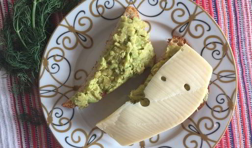 бутерброд с авокадо