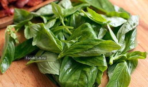 бутерброд с курицей и беконом