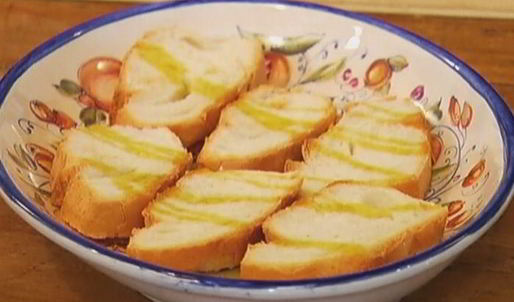 бутерброд с сардинками и помидорами