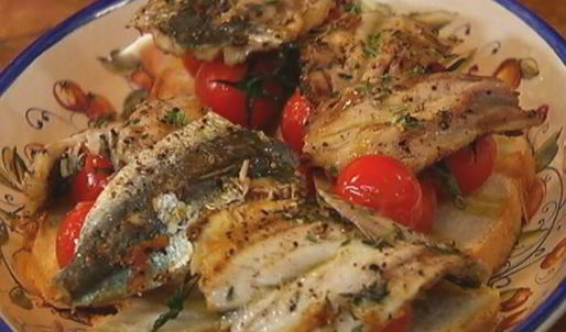 бутерброд с сардинками и помидорами