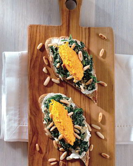 Рецепт бутерброда с щавелем, творожным сыром и морковным муссом