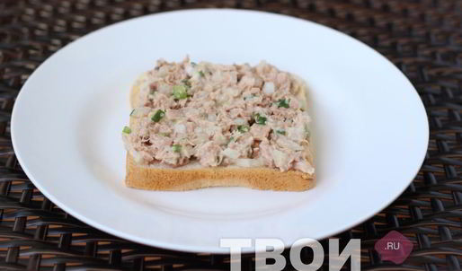 бутерброд с тунцом