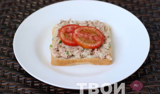 бутерброд с тунцом