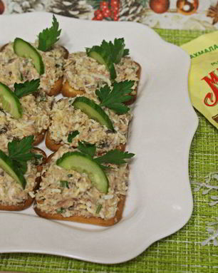 Бутерброды на крекерах с сардинами