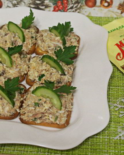 Рецепт бутербродов на крекерах с сардинами