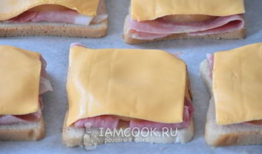 бутерброды с ананасом, ветчиной и сыром