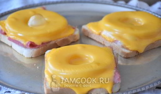 бутерброды с ананасом, ветчиной и сыром