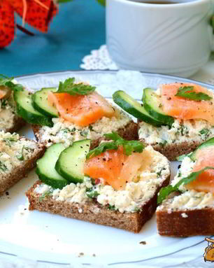 Бутерброды с фетой и семгой