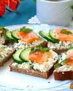 Бутерброды с фетой и семгой