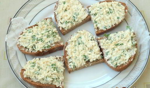 бутерброды с фетой и семгой