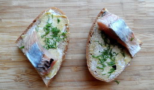 бутерброды с селедкой