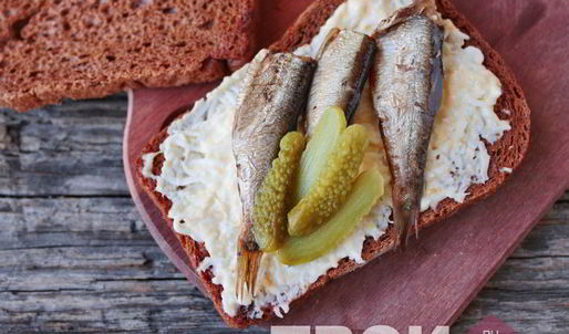 бутерброды с шпротами