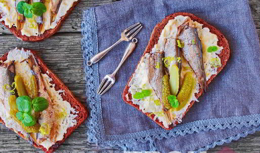 бутерброды с шпротами