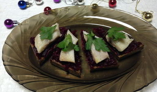 бутерброды со свеклой и селедкой