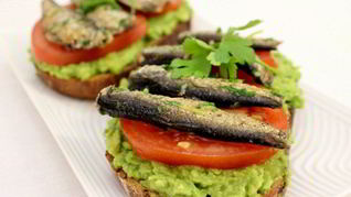 Бутерброды со шпротами