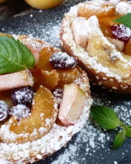 Рецепт горячих бутербродов с фруктами и ягодами