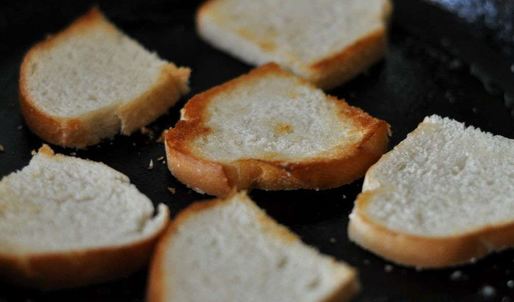 горячие бутерброды с колбасой и сыром