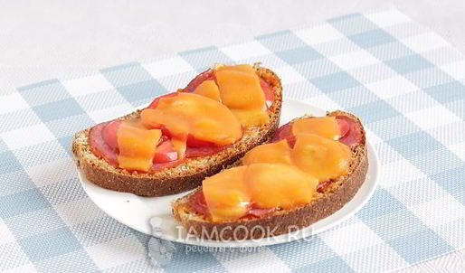 горячие бутерброды с колбасой