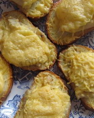 Горячие бутерброды с рыбным филе и сыром