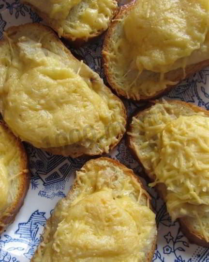 Рецепт горячих бутербродов с рыбным филе и сыром