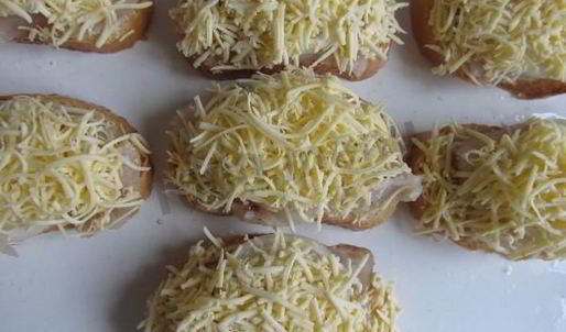 горячие бутерброды с рыбным филе и сыром