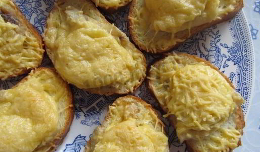 горячие бутерброды с рыбным филе и сыром