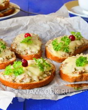 Горячие бутерброды с сайрой