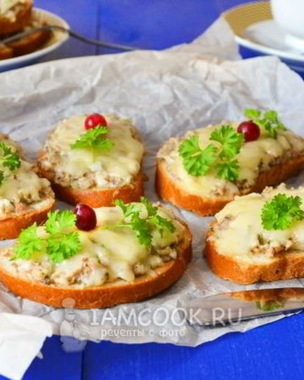 Рецепт горячих бутербродов с сайрой