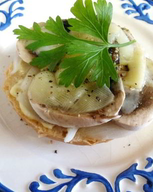 Горячий бутерброд с шампиньонами