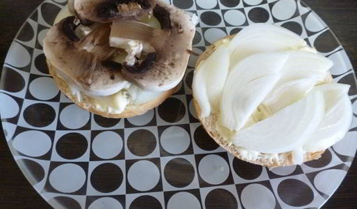 горячий бутерброд с шампиньонами