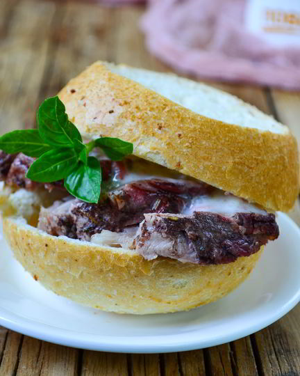 Рецепт горячего бутерброда со свининой