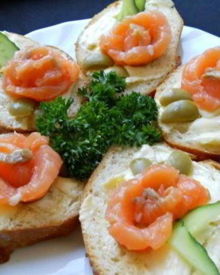 Рецепт маленьких бутербродов с семгой